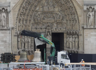 Vescovo e Macron d’accordo per stravolgere Notre Dame