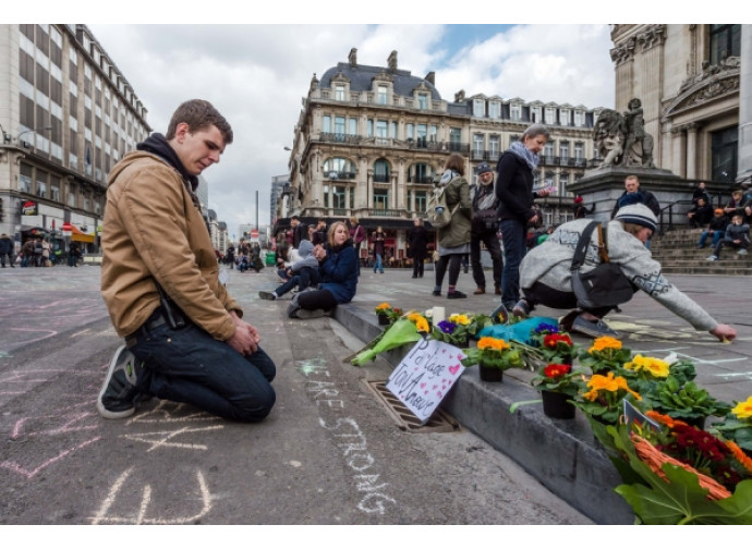 Bruxelles, omaggio alle vittime