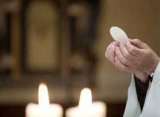 Comunión a los perros: según el obispo de Coira no hay sacrilegio