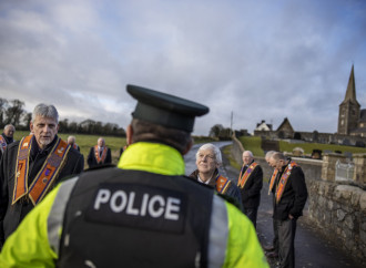 Viaje al pasado: los orangistas provocan a los católicos en Irlanda del Norte